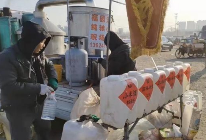 农村超市10元钱的纯粮白酒,农村卖10块一斤的高粱酒是真的不