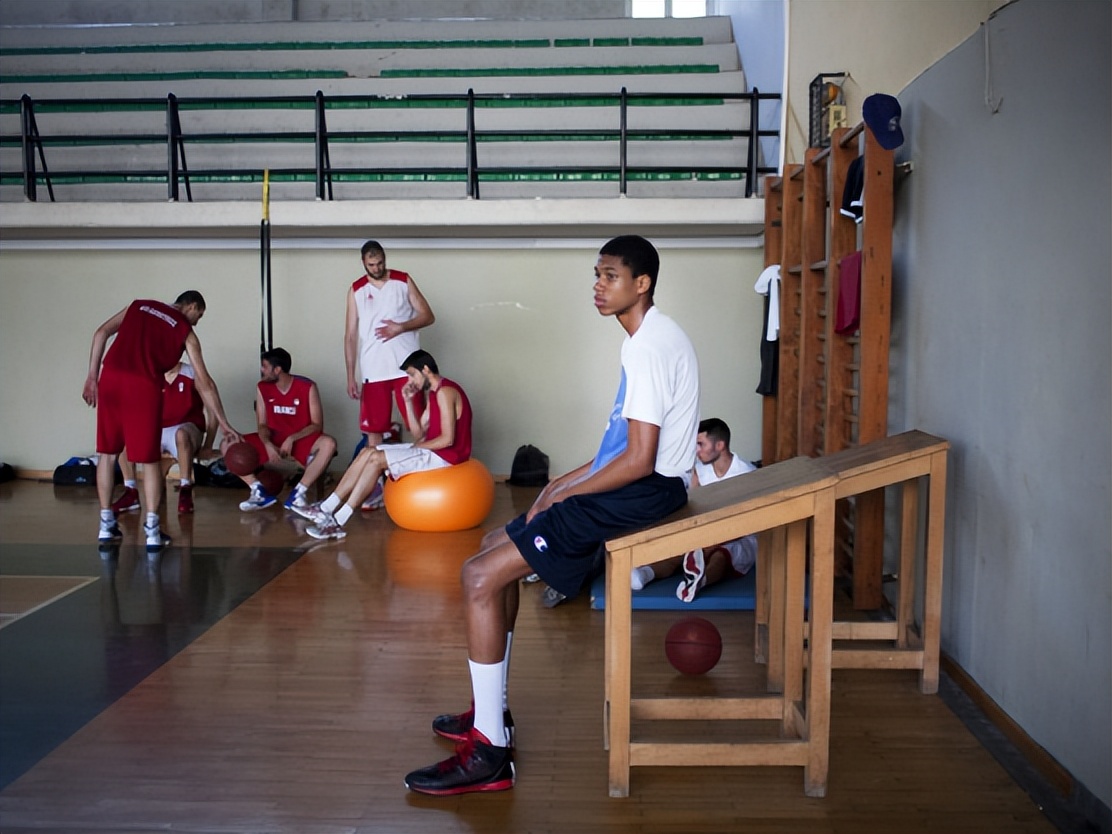 14岁开始打职业篮球,14岁开始打篮球算晚吗