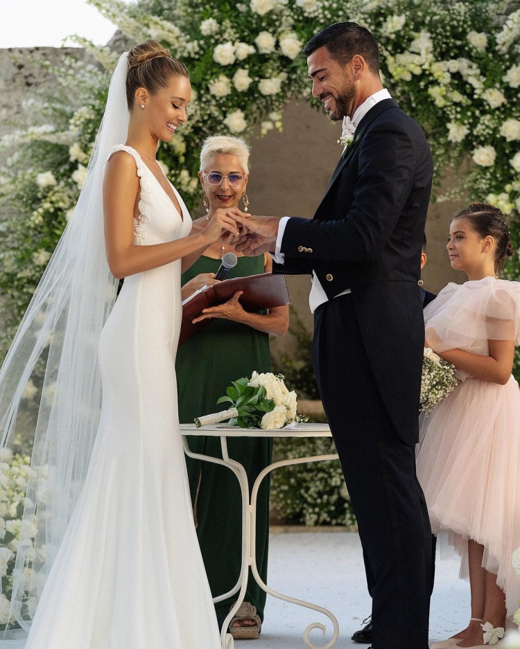 瓦尔加亮相米兰时装周,瓦尔加代言短裤