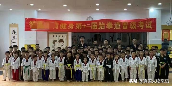 我，90后，为逃离原生家庭患上梦游症，如今当游泳教练被孩子喜欢