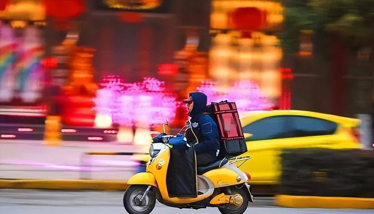 北京街头令人愤怒的一幕新闻,街头发生令人气愤的一幕