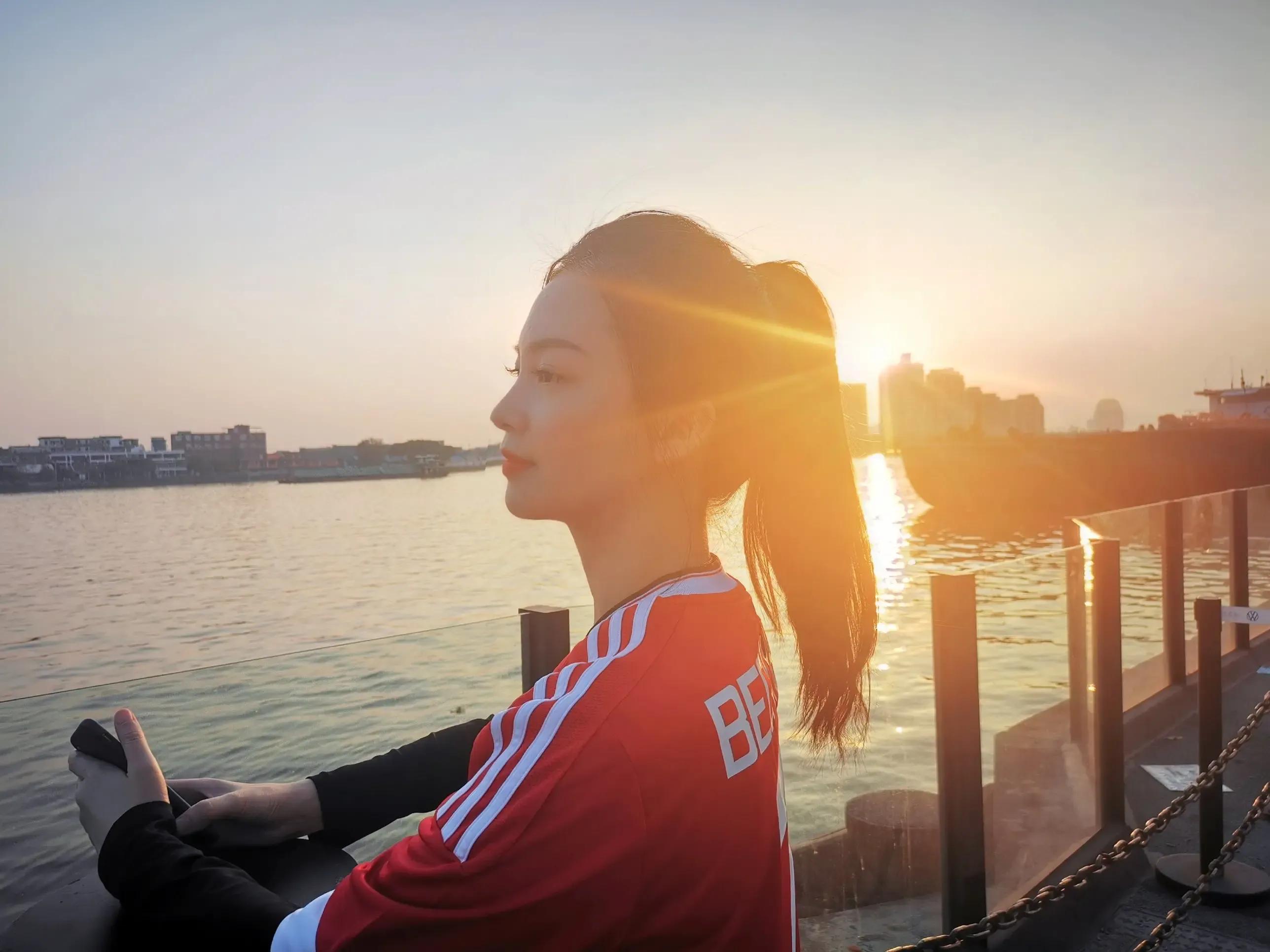 最受女人喜爱的足球,足球运动员都喜欢什么类型的女生