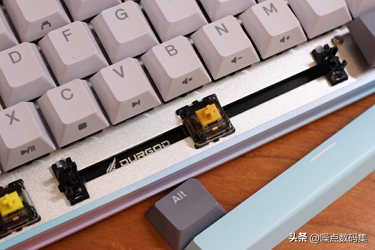 杜伽k330w热插拔机械键盘体验,杜伽k310樱桃黑轴键盘测评