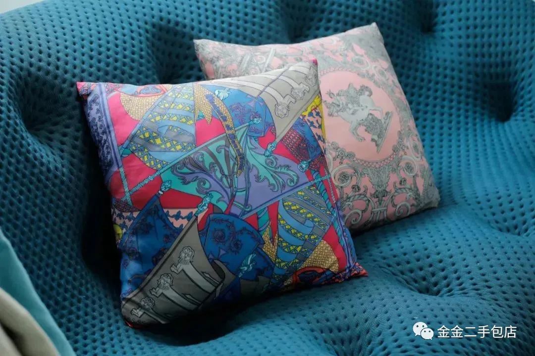 最火的爱马仕丝巾,第一条爱马仕丝巾