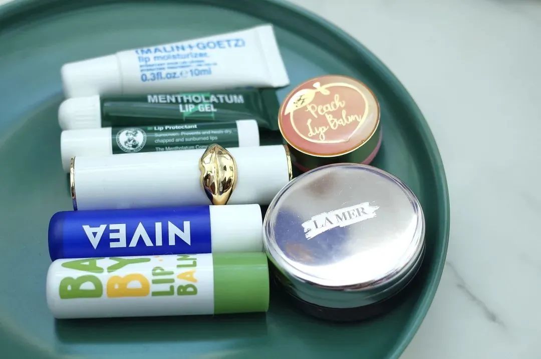 润唇膏为何越涂越干呢,涂了这么多年的润唇膏