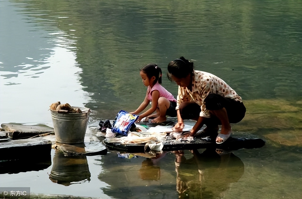 李文秀：破衣服时髦之感想,散文