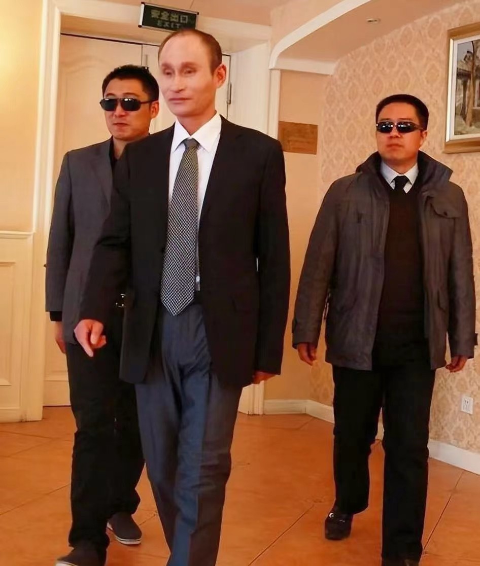 安徽48岁光棍长得酷似普京,单身20年的农村小伙被白富美看上