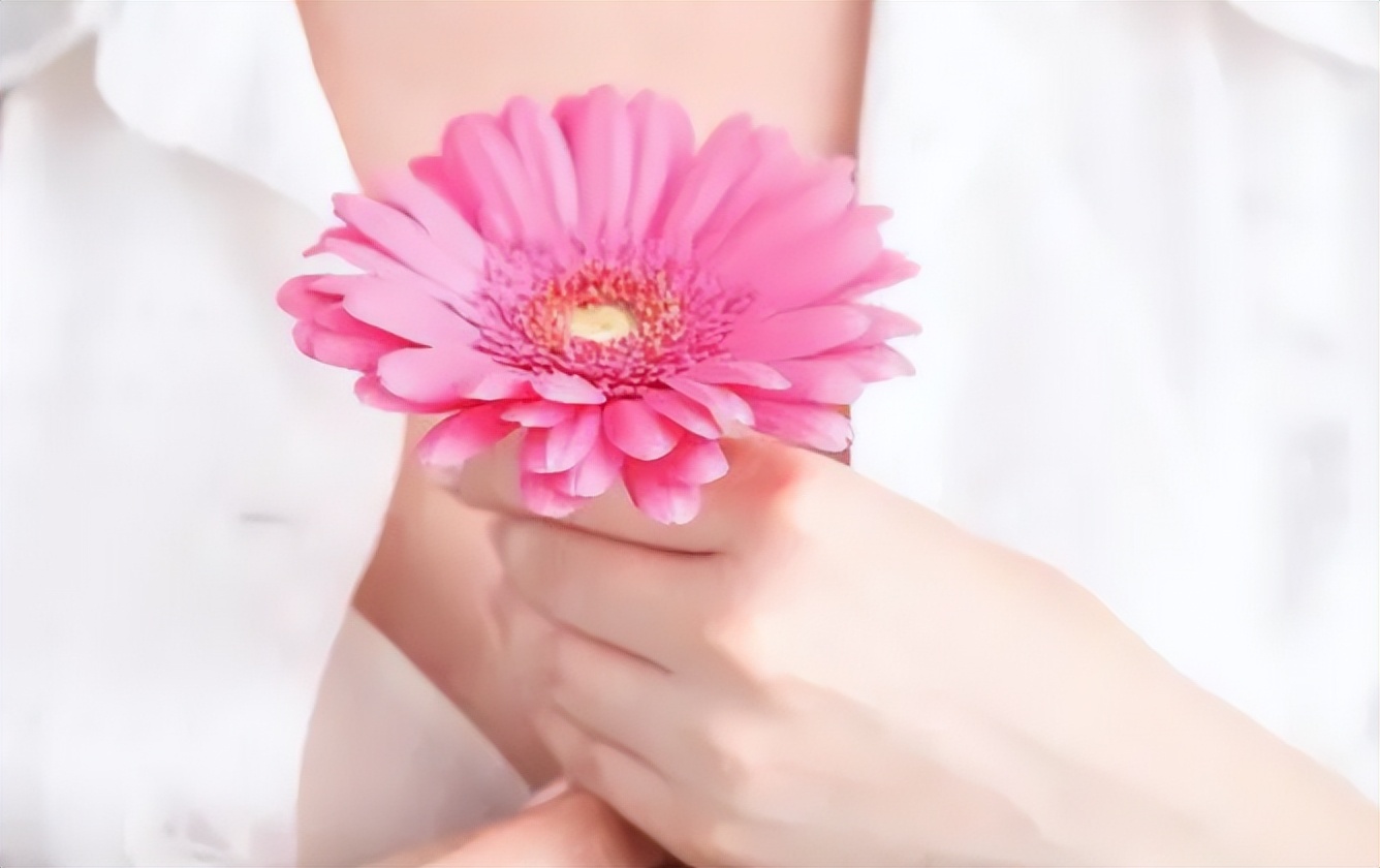 女性突然放屁多是怎么回事,生理性放屁多是什么原因