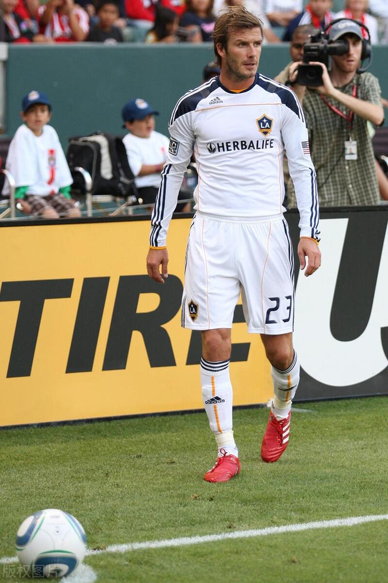 梅西争夺战以拼西西模式落幕！五大联赛一片寂静，涉嫌关联交易！