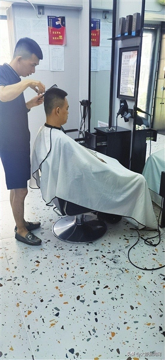 热浪滚滚带火理发生意