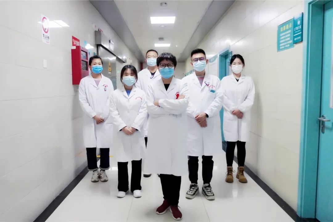 致敬公司的摄影师,美女致敬摄影师视频