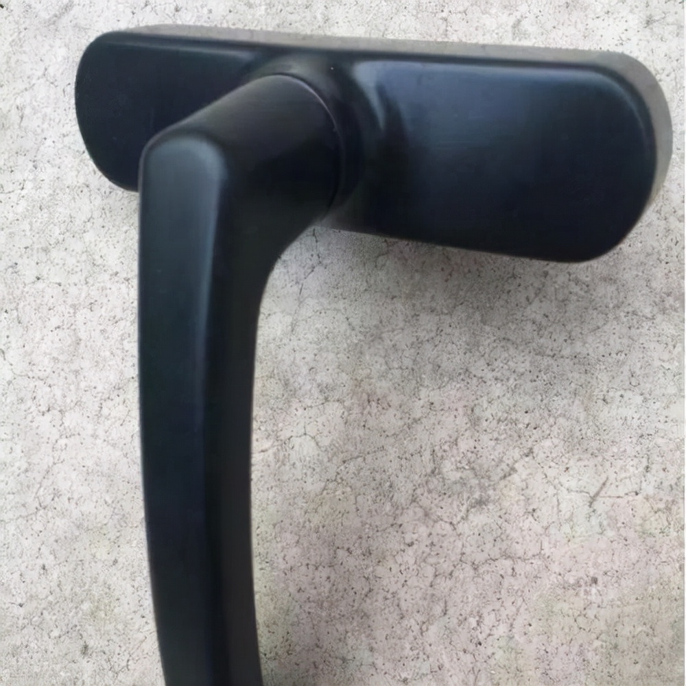 窗户把手360°旋转关不上,带把手的窗户关不严怎么调整