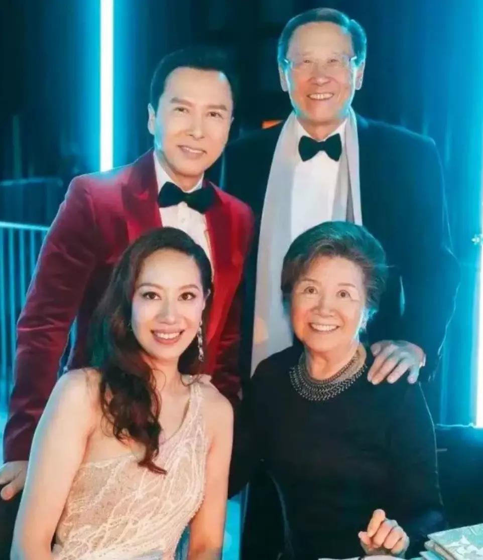 香港富二代继承父母一万多套房,香港继承千亿家产的富三代