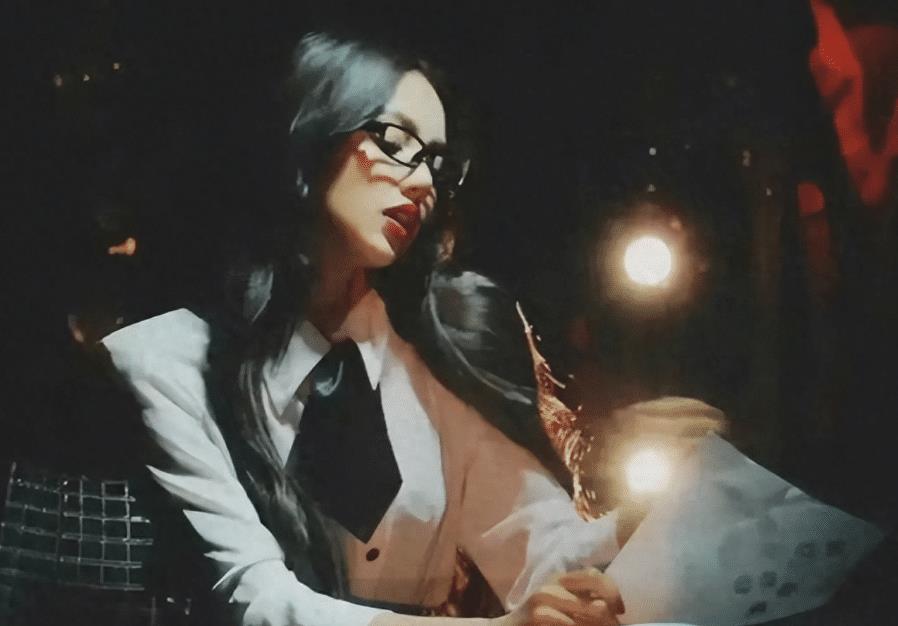 blackpinklisa去参加疯马会,Lisa再次现身疯马秀现场