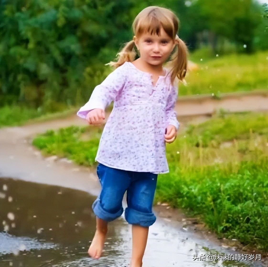 让宝宝光脚好处竟然这么多,让孩子光脚的好处