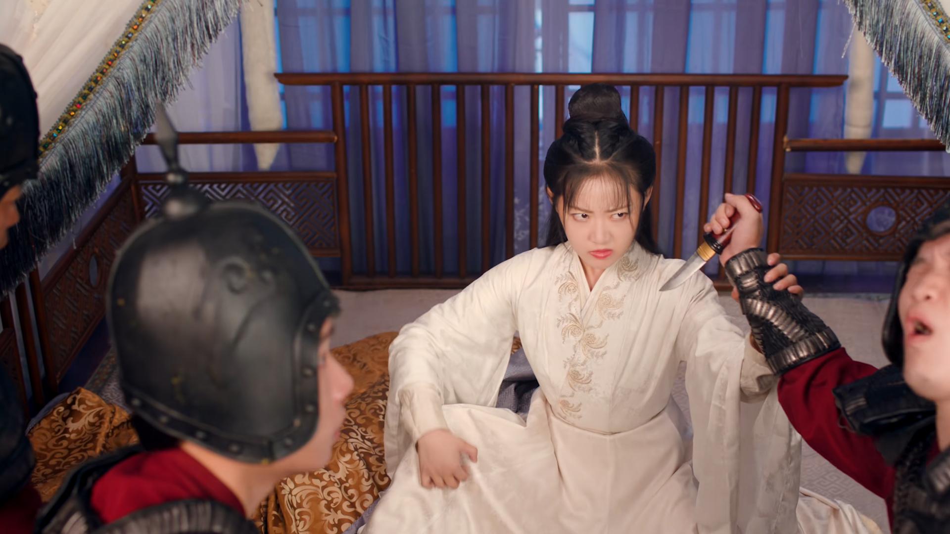 城主大人1：女子被迫穿男装当皇帝，成年后还被妃子追着要同房！