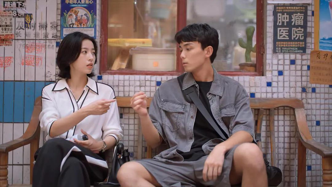 肉弹舞者摇曳全场，躺酒杯里湿身诱惑，疯马秀“尺度”不止于此