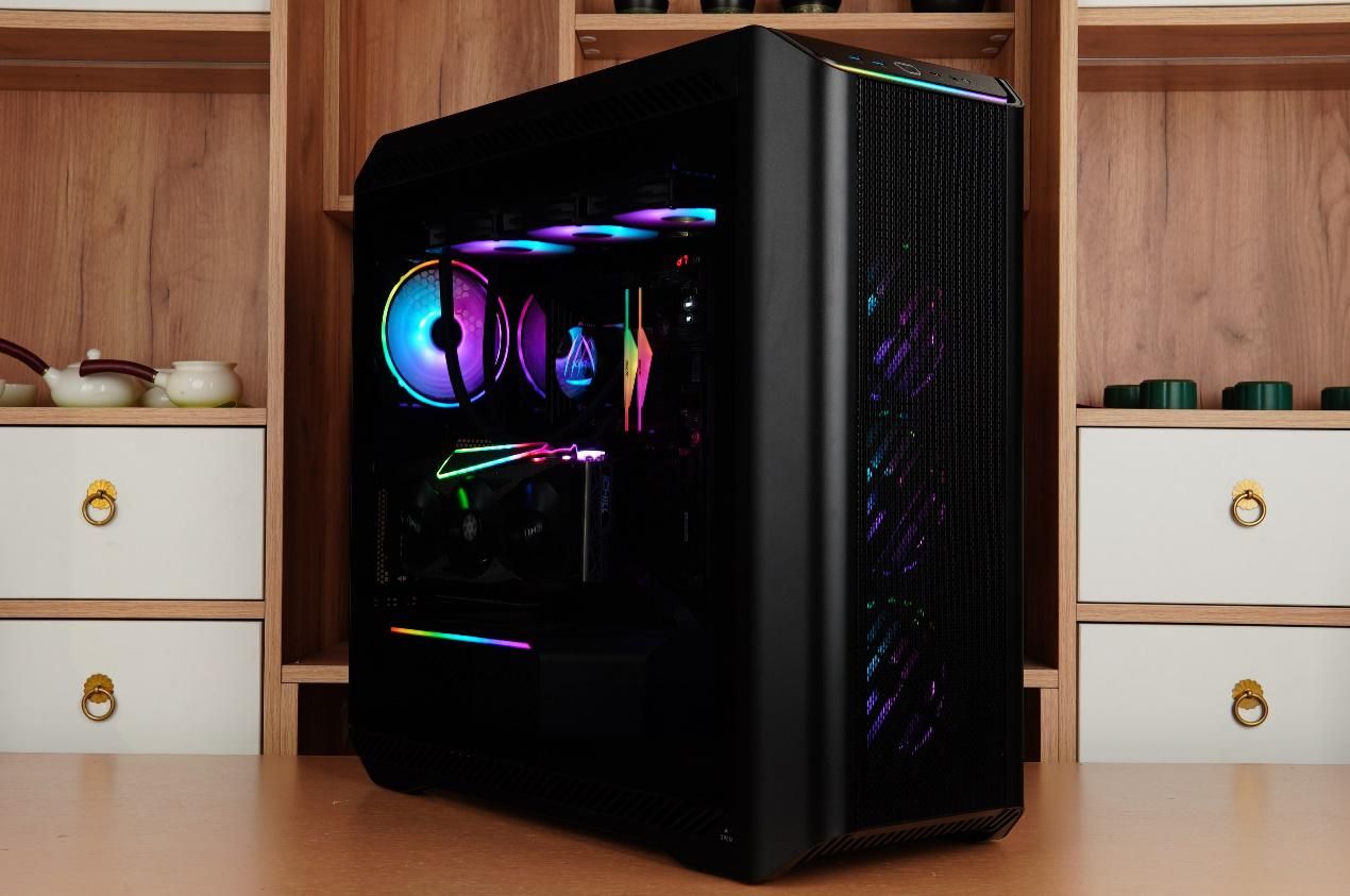 可以装多个硬盘的主机箱,带可插拔硬盘盒的主机