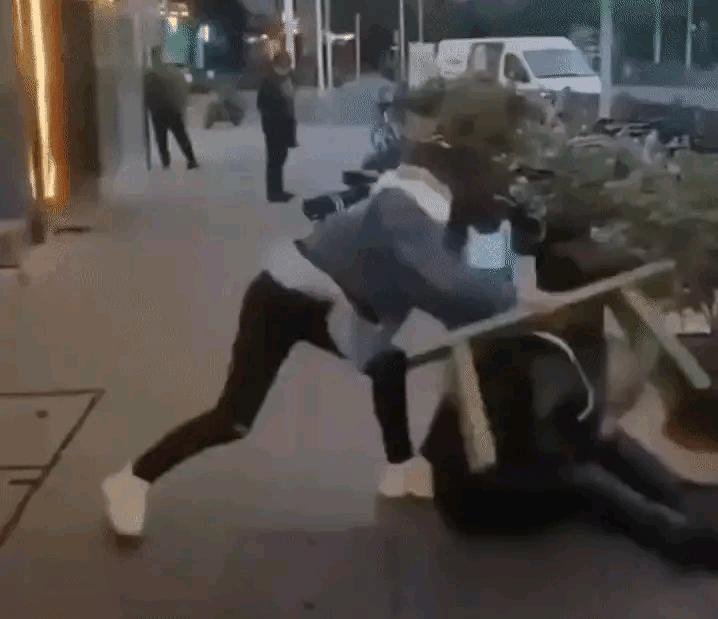 上海打人女子处理事件后续,上海街头打人女后来是怎么处理的