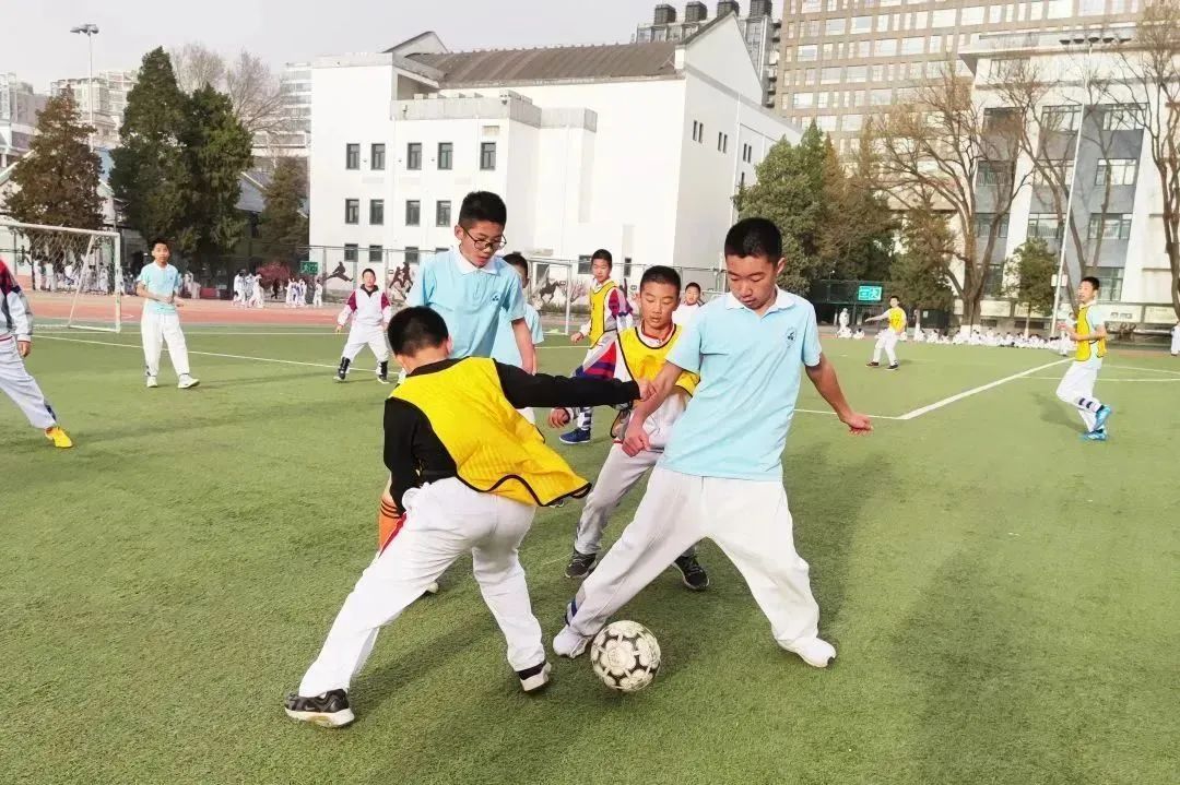 绿茵足球点亮梦想,绿茵点燃梦想