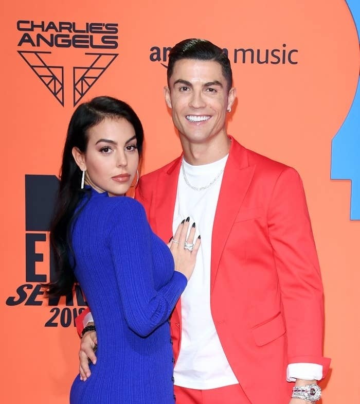 国足太太团颜值大比拼秦升,国足太太们颜值逆天