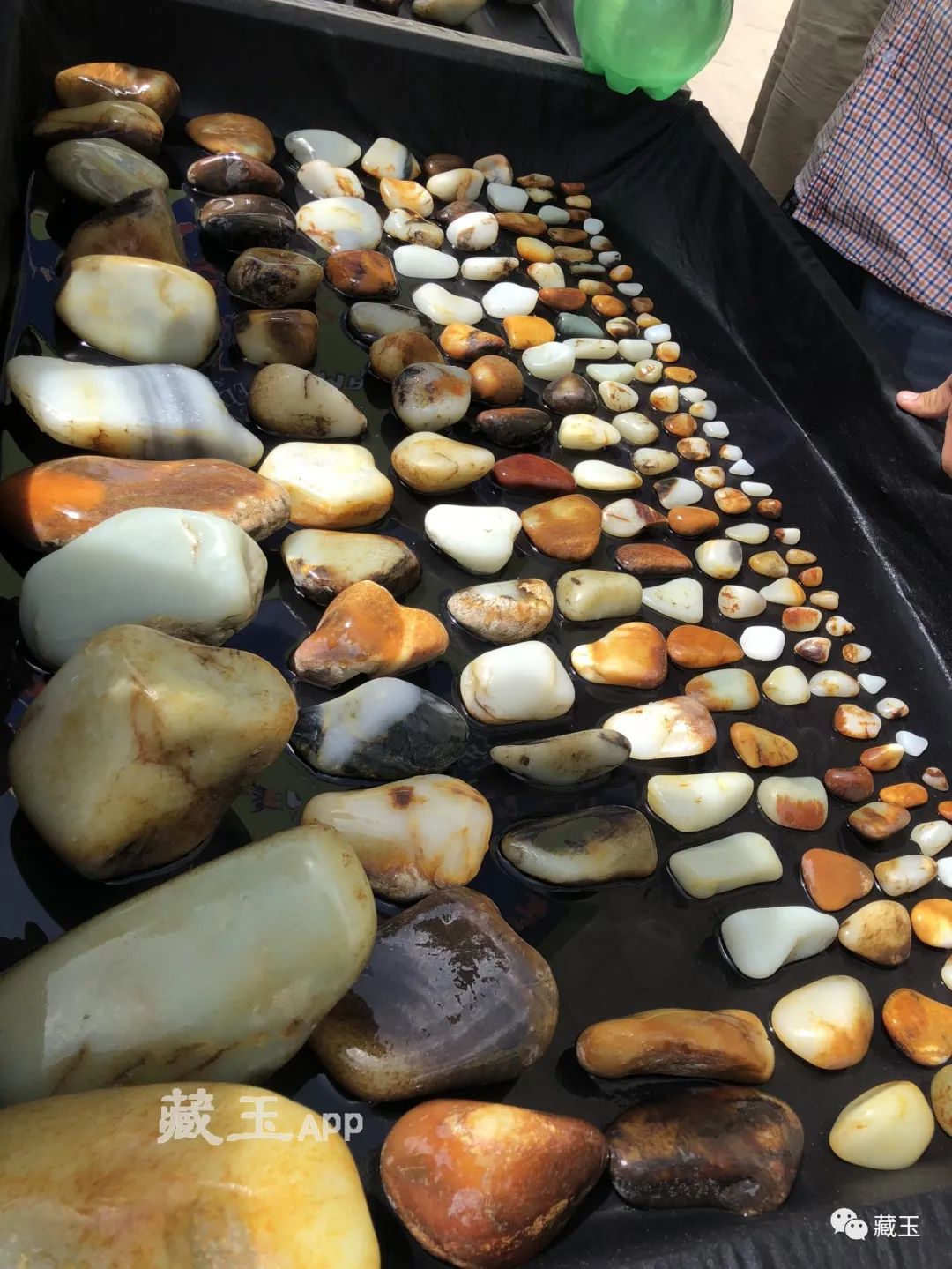 1100元以上的和田玉籽料值得买吗,100万以上和田玉籽料