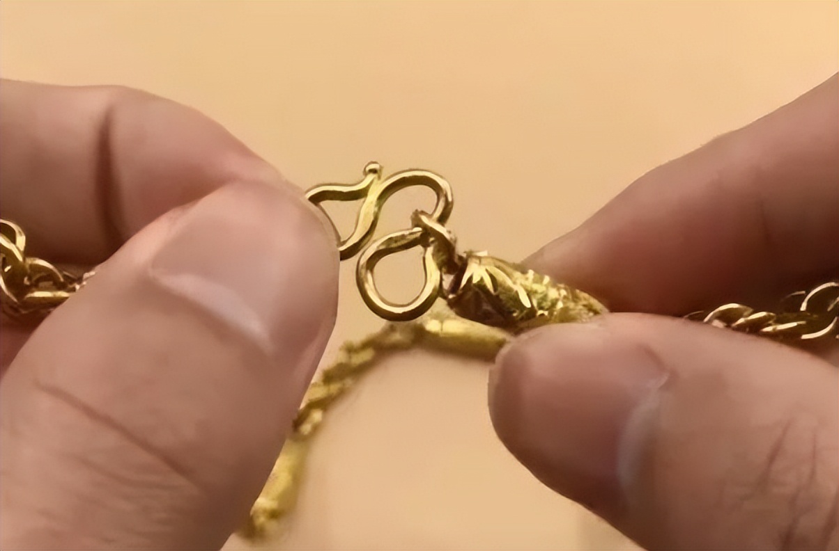 黄金项链戴着怎么扣更牢固,黄金项链扣怎么戴好看