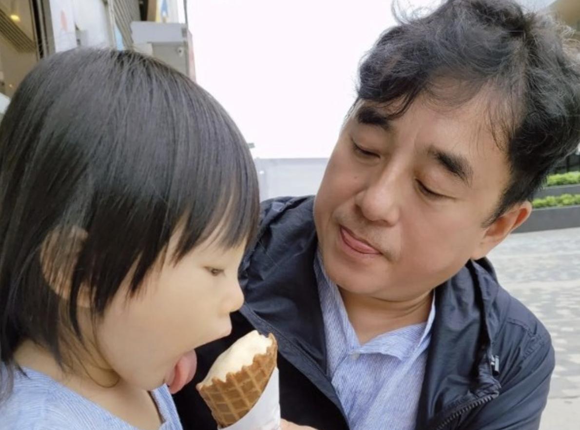 吕方晒7个月可爱女儿近照,吕方一家三口现状