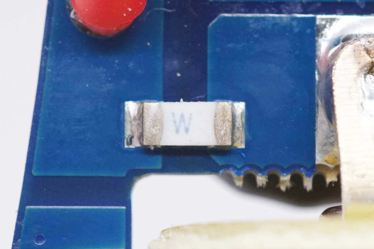 绿联车载点烟器15瓦能快充吗,点烟器车充拆解