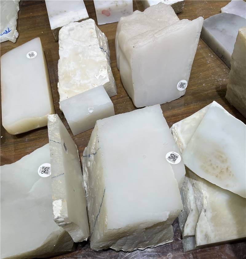 和田玉山料中高端多少钱一克,山料和田玉什么价格最好呢