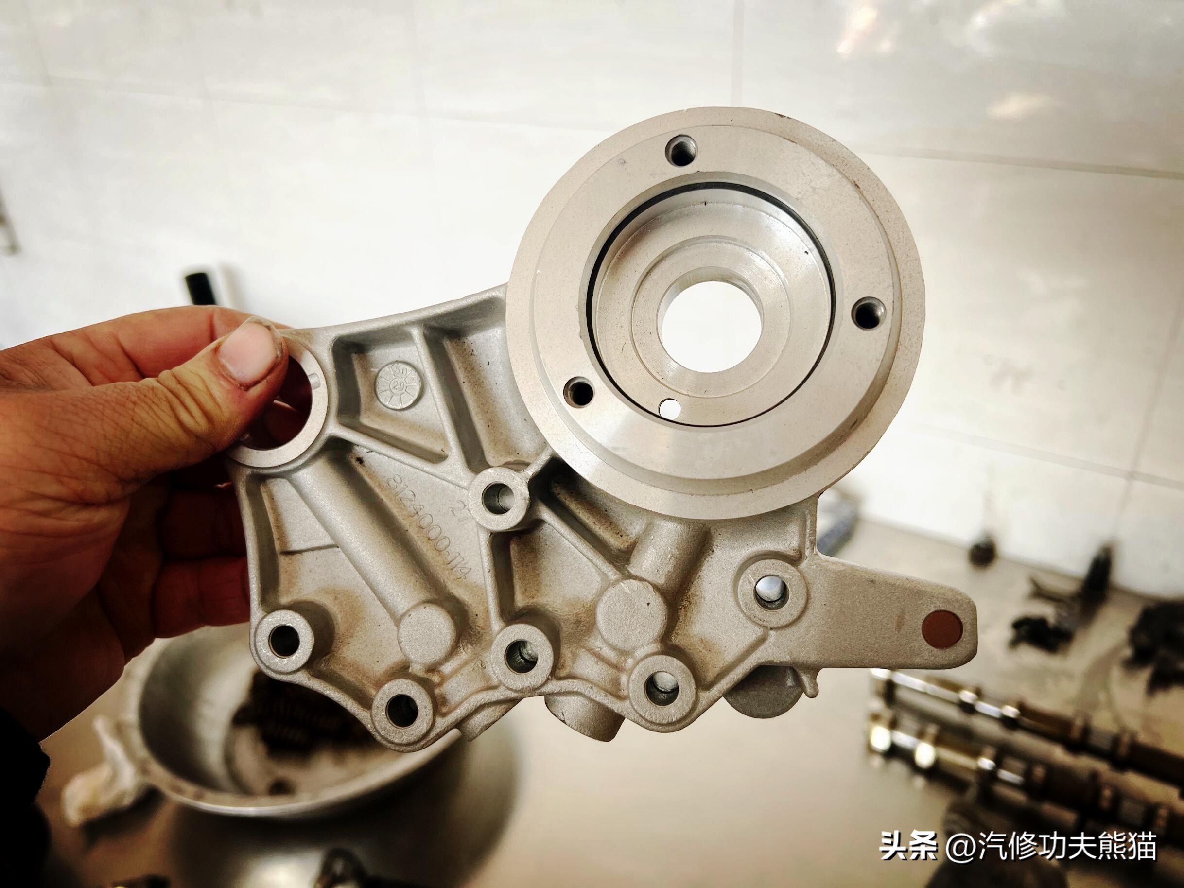 父亲老车翻新修复,父亲去世留下了的车去翻新