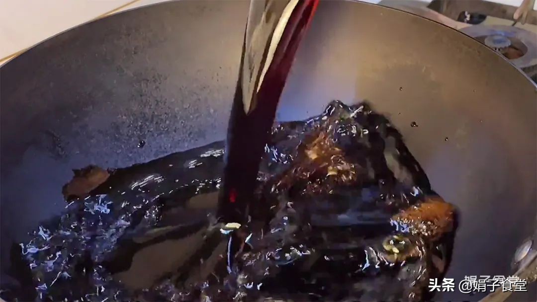 猪肉放在酱油里泡两天怎么做好吃,猪肉泡酱油的正确方法