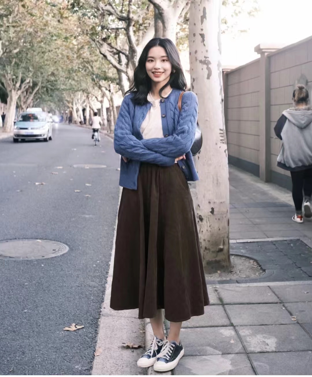 外套秋冬蓝色搭配什么颜色,秋冬比较显高级的颜色搭配