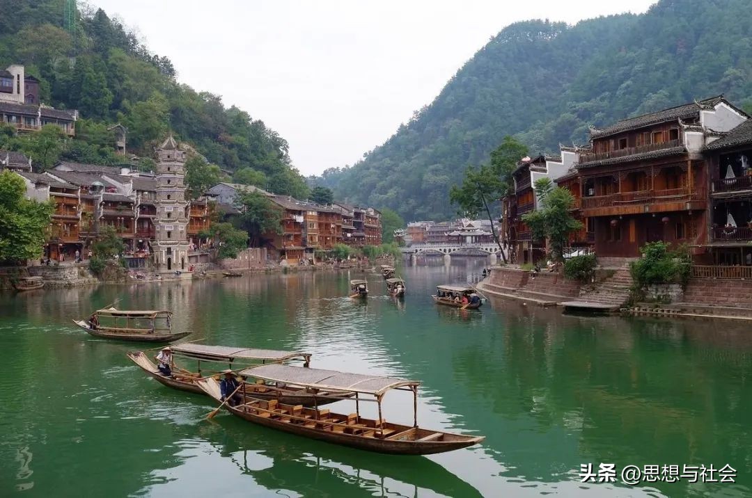 象征符号与结构：湘西苗族巴岱雄“过法”仪式的人类学解读