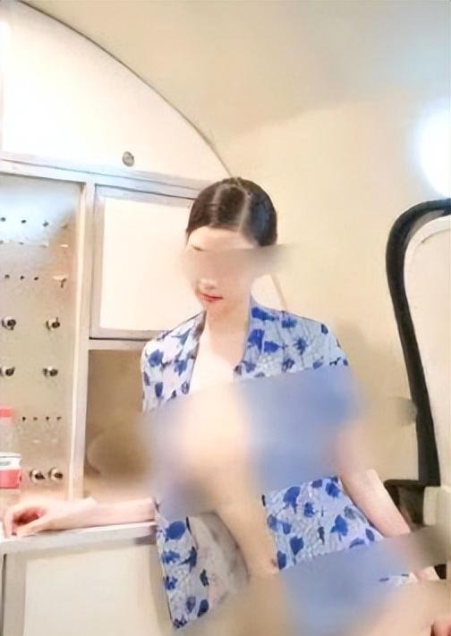 空姐穿情趣内衣拍照,自称:超级舒服,跟没穿一样