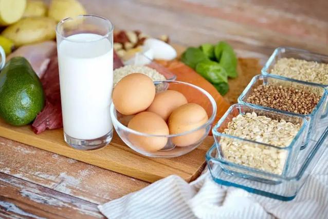 前额和后脑勺有白发,前额后脑勺长白发什么原因