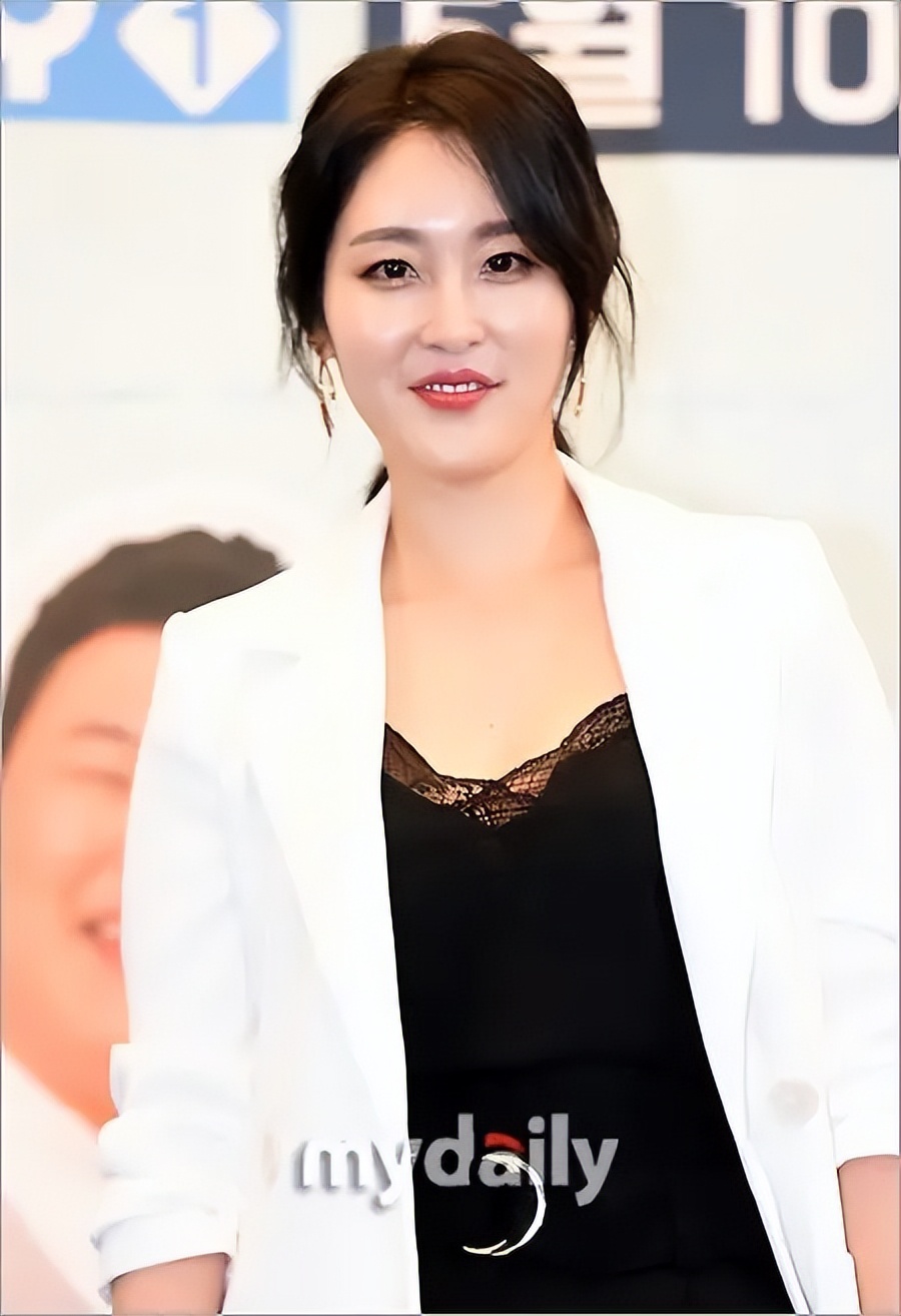 韩国美女主持人申雅英,体育频道主持人申雅英