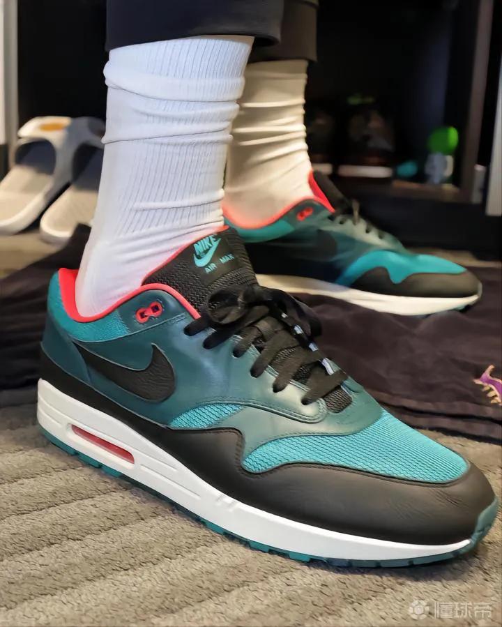 詹姆斯利物浦球衣,利物浦詹姆斯联名篮球衣