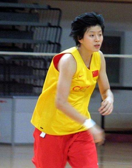 篮球巨星姚明现在的年龄有多大了,姚明为什么退役六年才入选名人堂