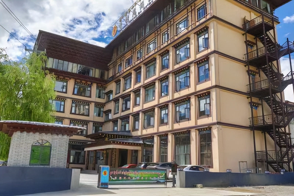 2022甘孜州热门酒店必住榜“香德尼玛温泉酒店”
