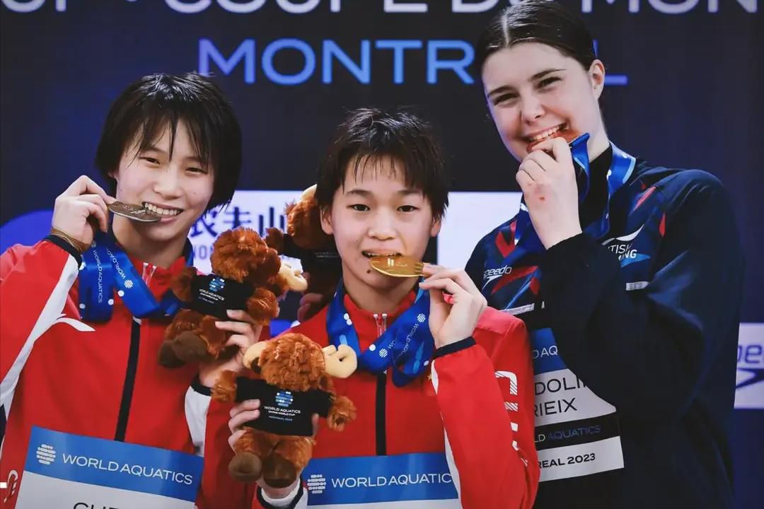 奥运冠军全红婵与他人合影,奥运冠军全红婵简历