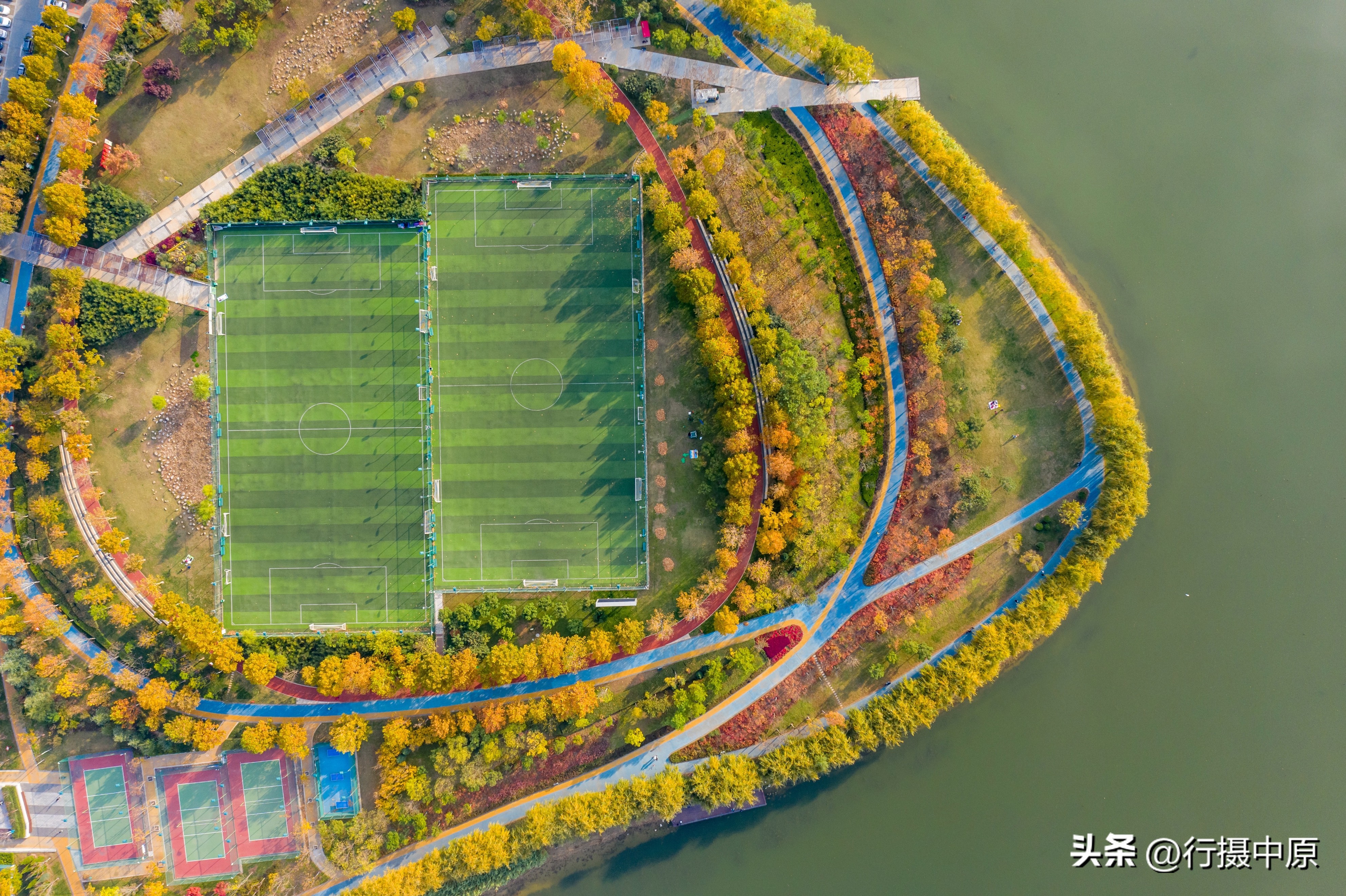 郑州这片“藏”在五彩植被之间的球场,“运动迷”值得打卡