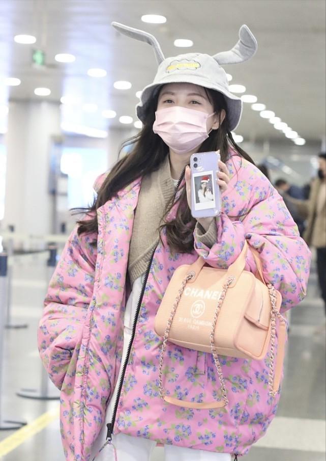 林小宅一身休闲装不失少女心,林小宅牛仔裤穿搭