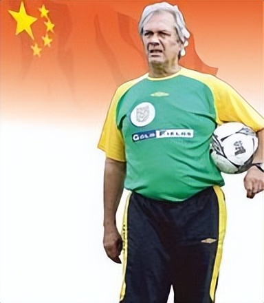 卡马乔执教国足时间,卡马乔里皮为什么不掉米卢