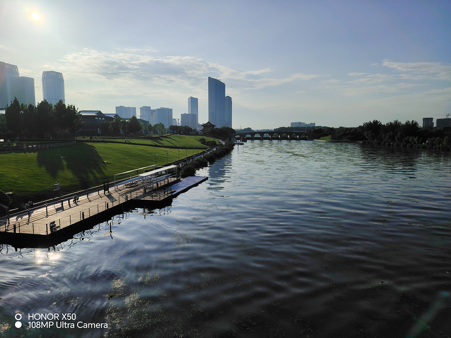 荣耀x50录像自拍镜像,荣耀x50拍照有潜望式长焦吗