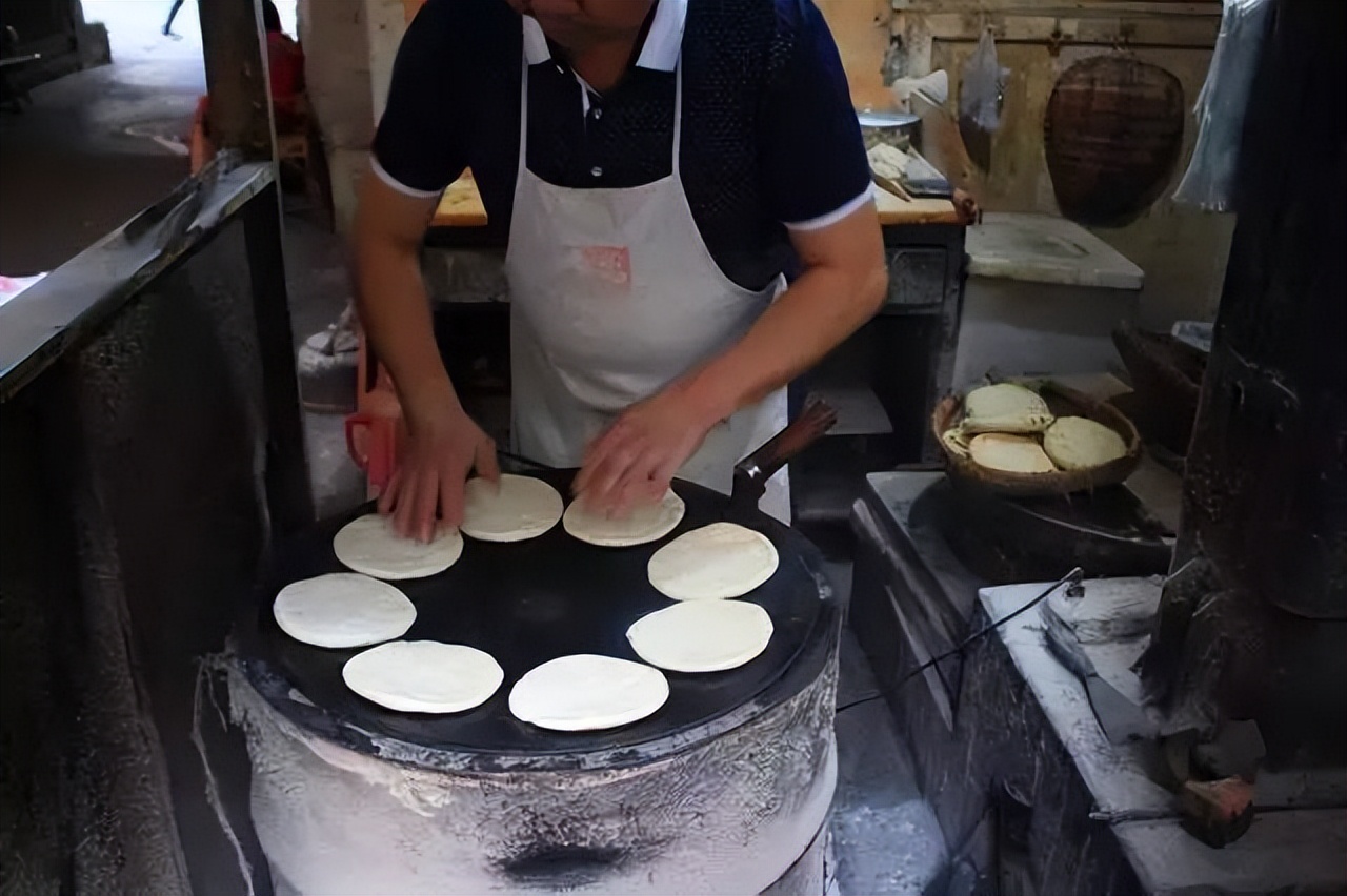 成都到青岛自驾游住宿攻略,成都旅游住宿攻略及费用