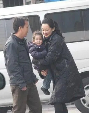 风情万种许晴现状,如今53岁的许晴身材和颜值