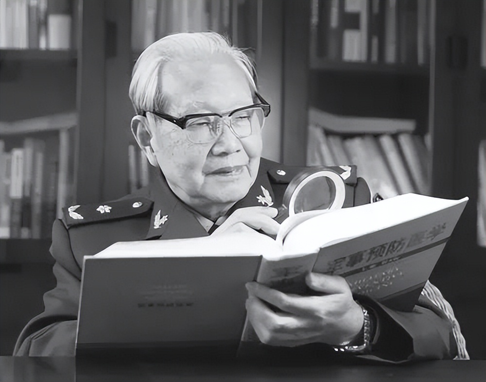 大学里考军校的有哪些,考军校的同学