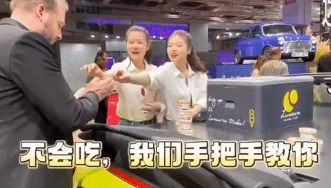 小鹏汽车送冰淇淋,小鹏汽车发冰淇淋