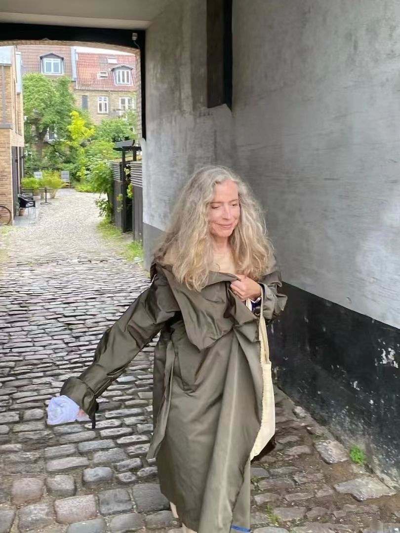 这几款单品清爽时尚减龄 (超潮的奶奶穿搭)